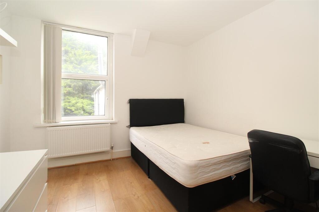 Room Colum Road in Cardiff