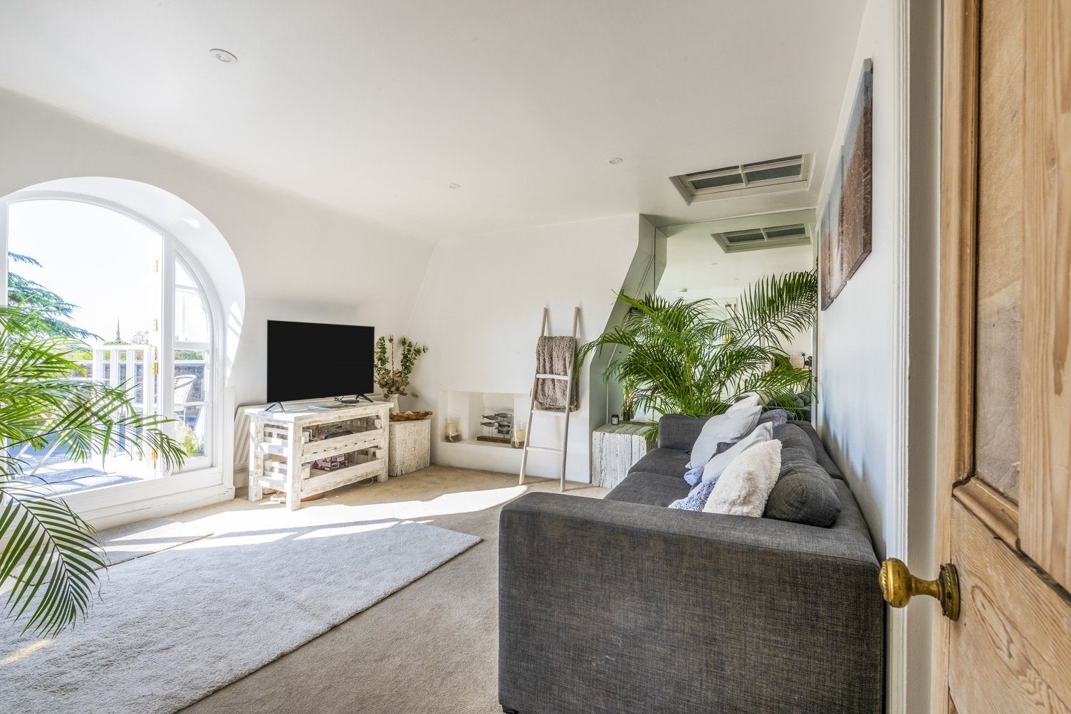 Flat Morden Road in Greater London