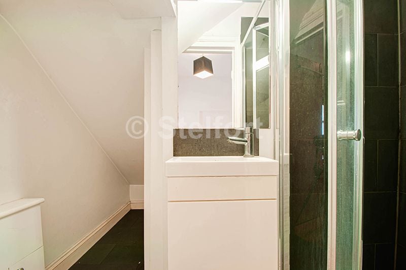 Room Brecknock Road in Greater London