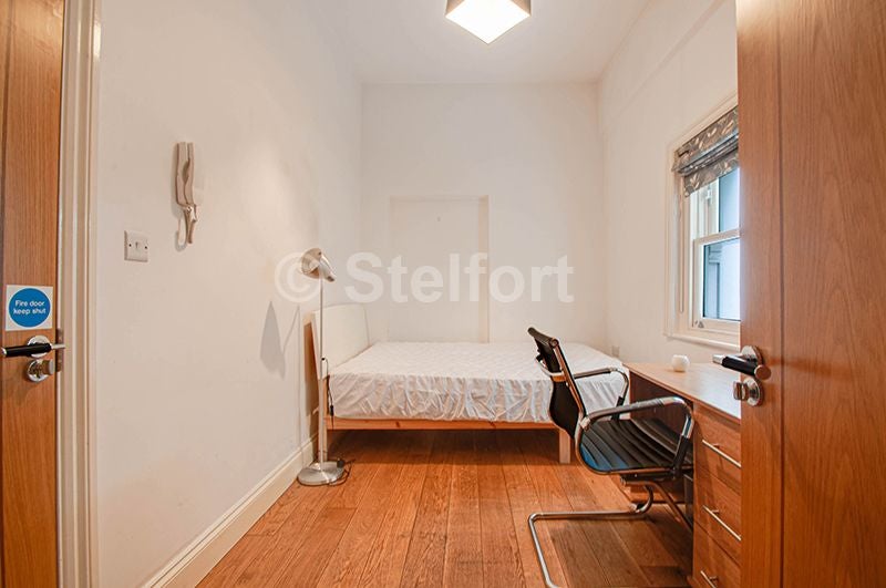 Room Brecknock Road in Greater London