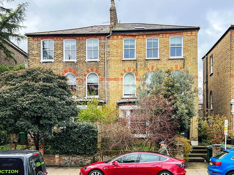 Room Brecknock Road in Greater London