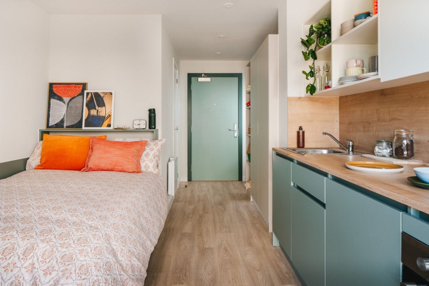 Room Piccadilly Street in Glasgow