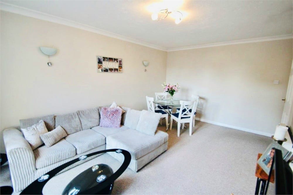 Flat Deena Close in Slough