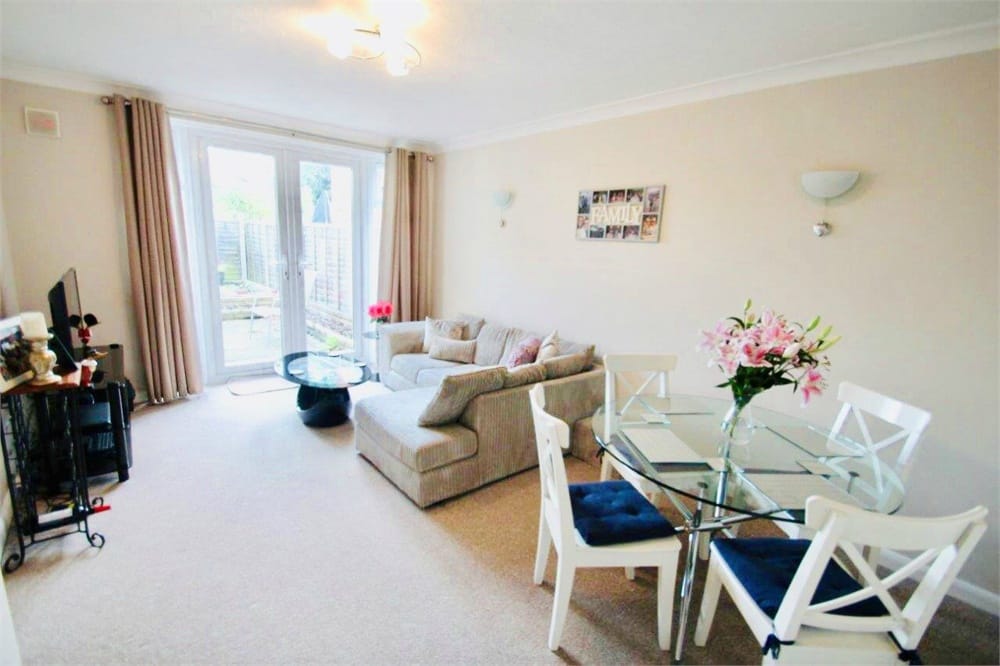 Flat Deena Close in Slough