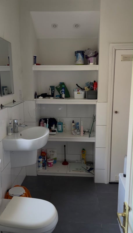 Room Kimberley Road in Greater London