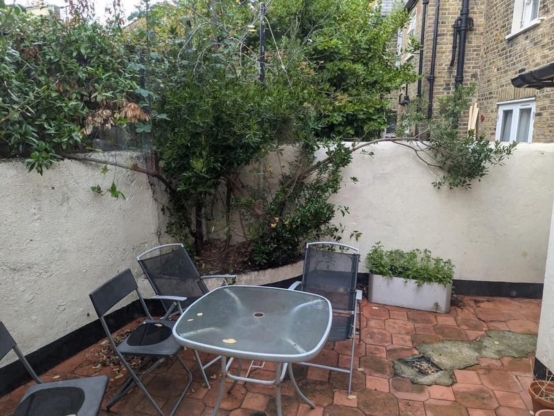 Room Kimberley Road in Greater London