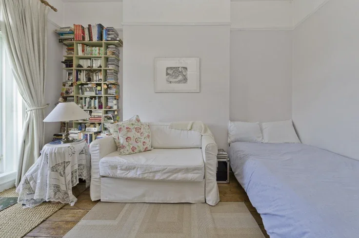 Flat Warwick Road in Greater London
