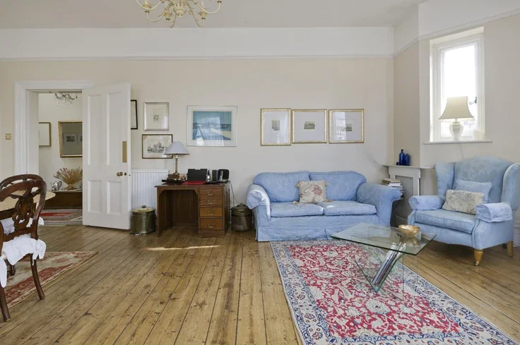 Flat Warwick Road in Greater London