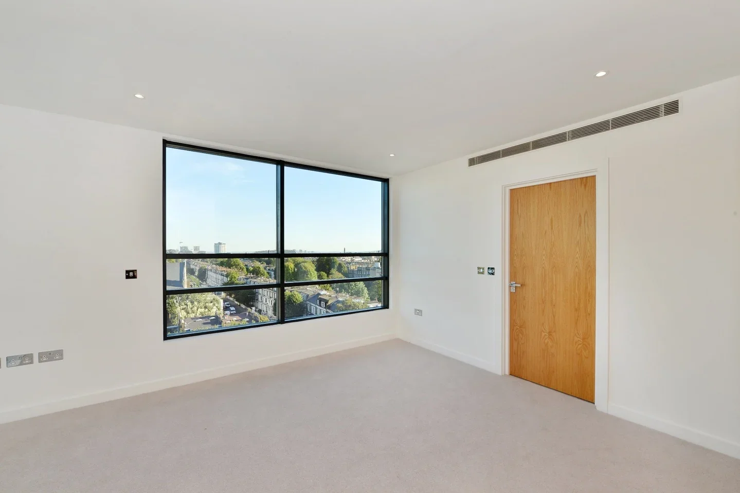 Flat Holland Park Avenue in Greater London