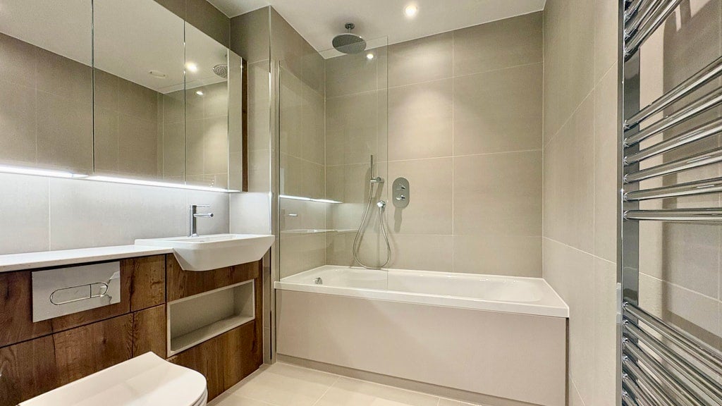 Flat Bodley Way in Greater London