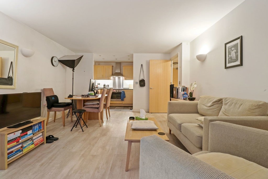 Flat Great Dover Street in Greater London