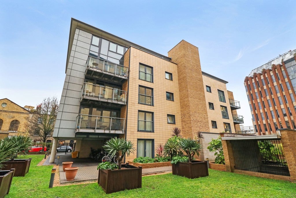 Flat Great Dover Street in Greater London