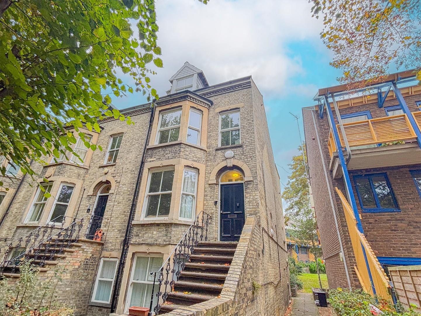 Flat Carlyle Road in Cambridge