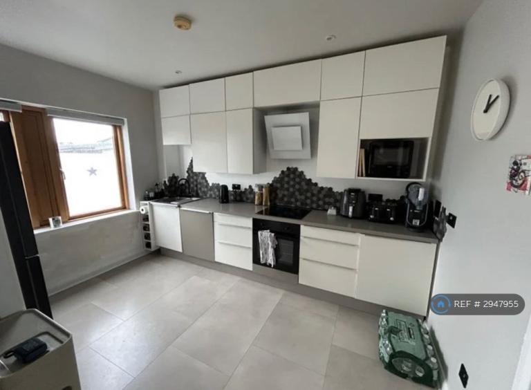Room Bywater Court in Leeds