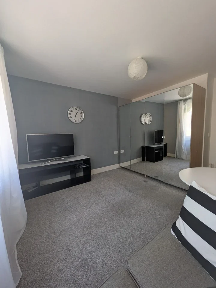 Room Watts Grove in Greater London