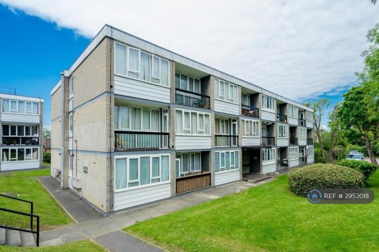 Flat Ashbourne Close in Greater London