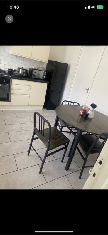 Room Alverstone Road in Greater London