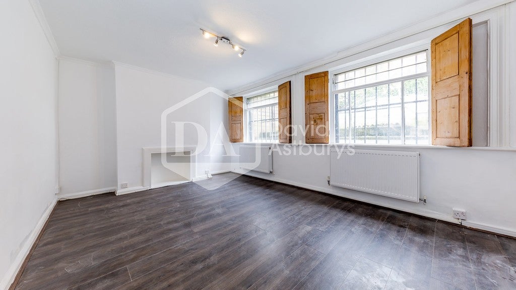 Flat Greenwood Road in Greater London