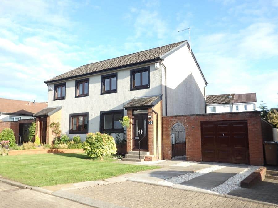 House Dundonald Crescent in Newton Mearns