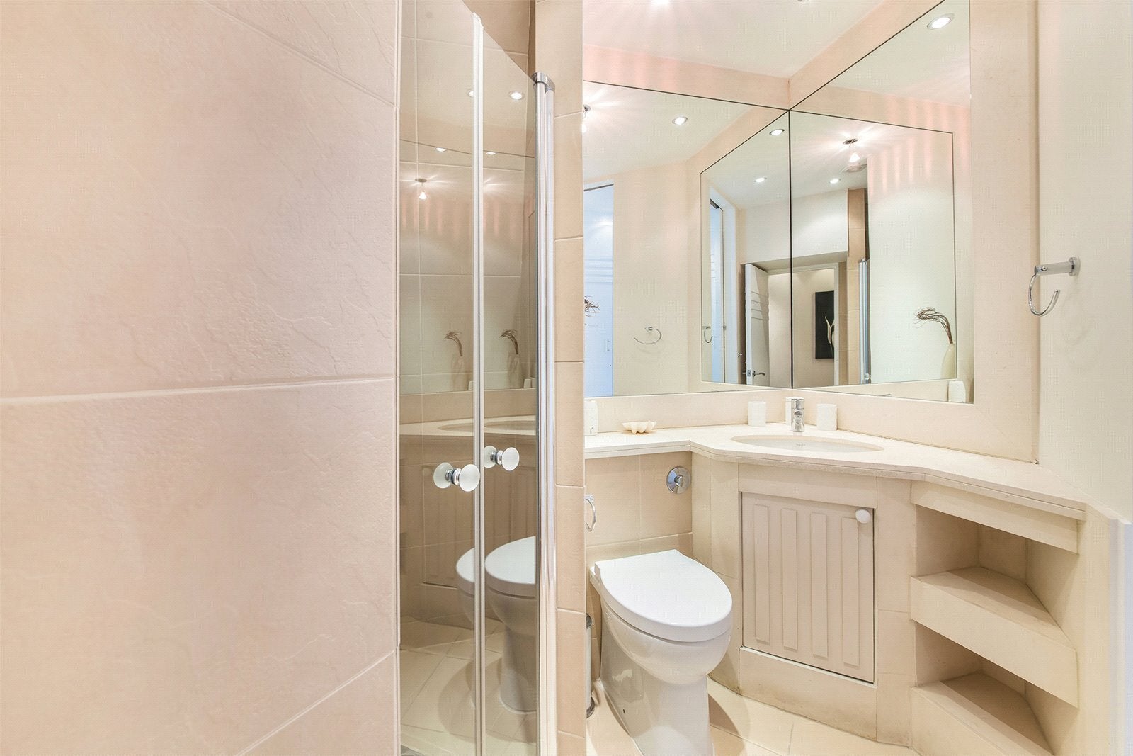 Flat Knightsbridge in City of Westminster