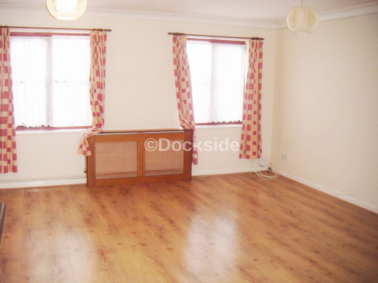 Flat Frindsbury Road in Strood