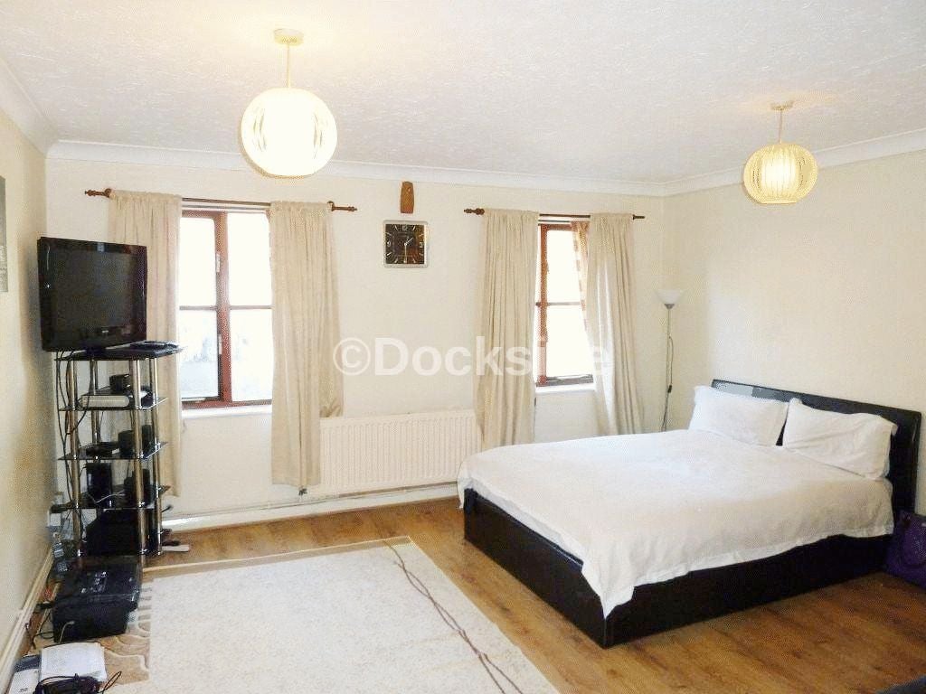 Flat Frindsbury Road in Strood