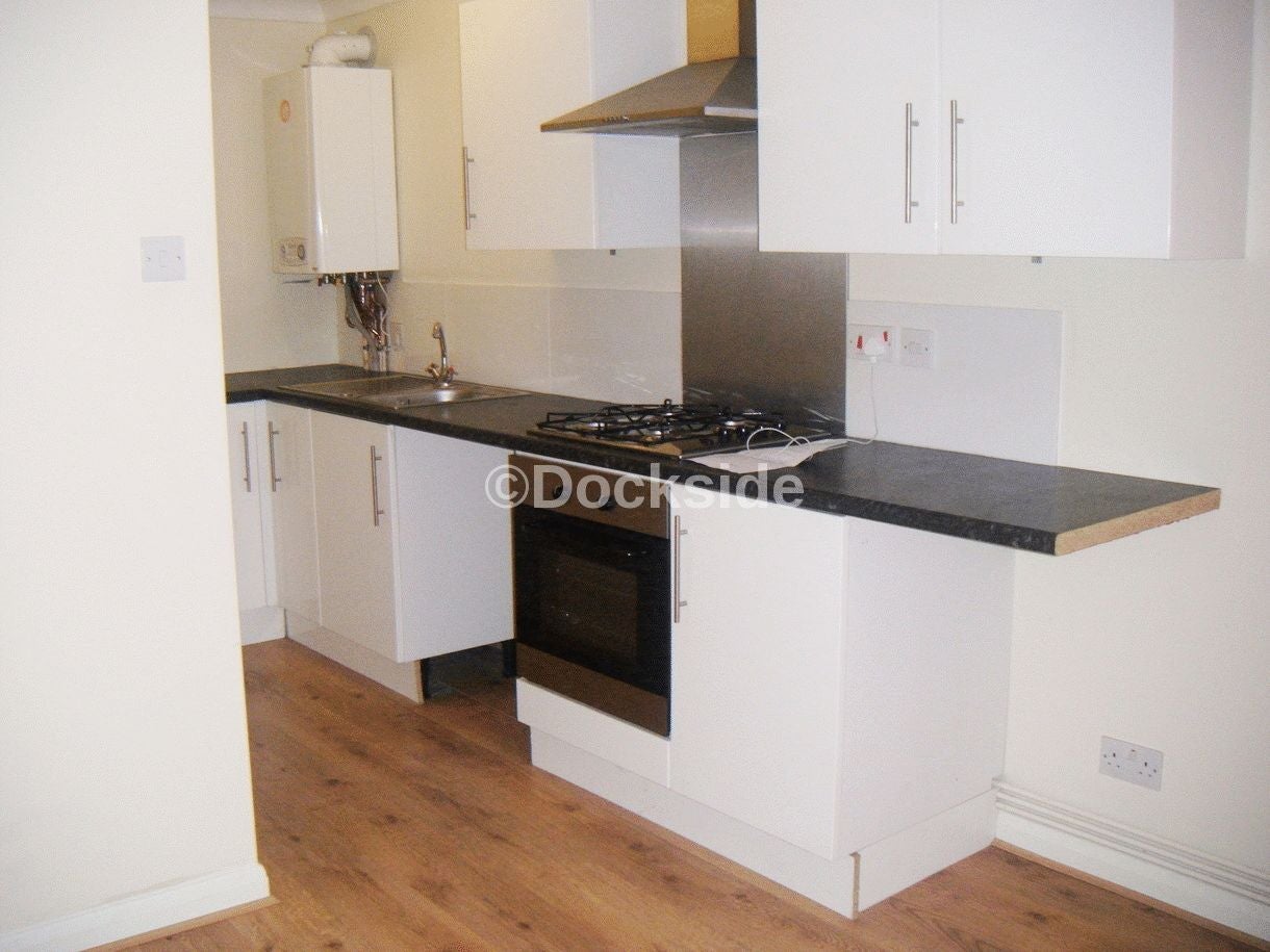 Flat Frindsbury Road in Strood