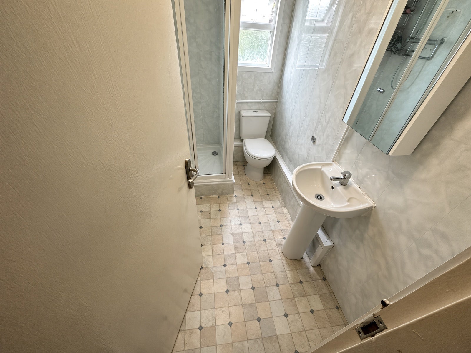 Room Teignmouth Road in Birmingham