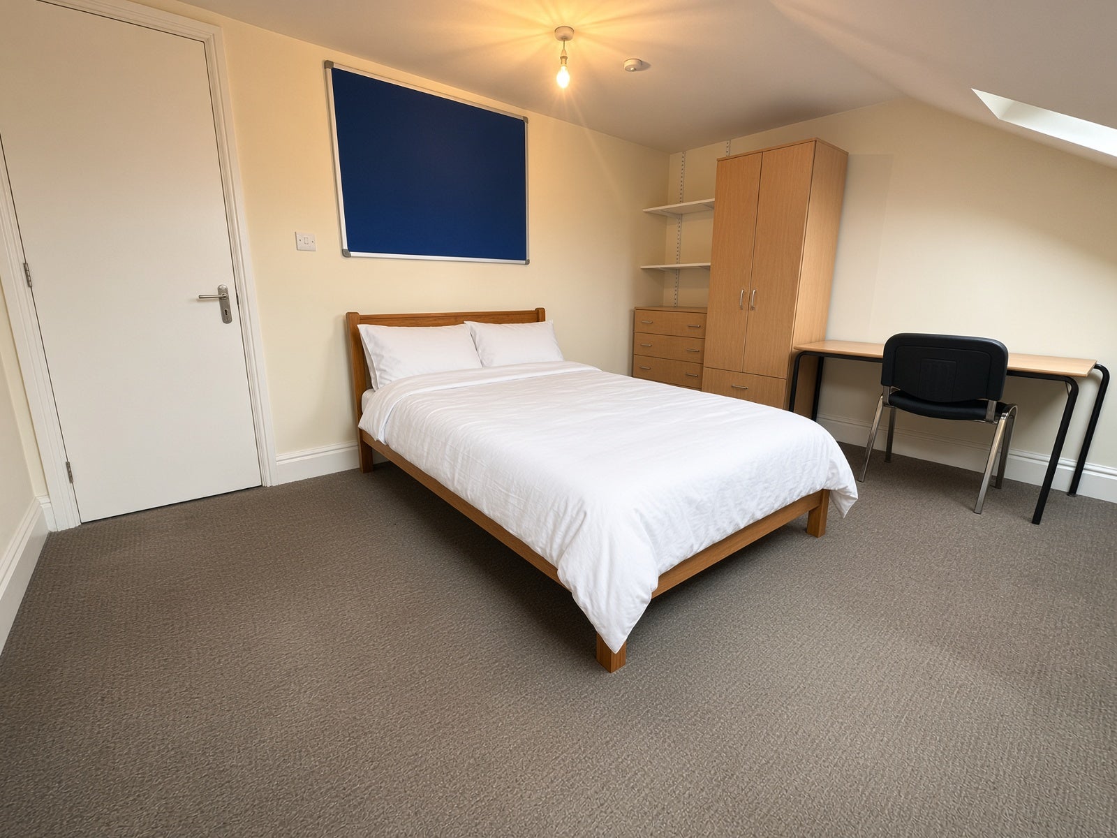 Room Teignmouth Road in Birmingham