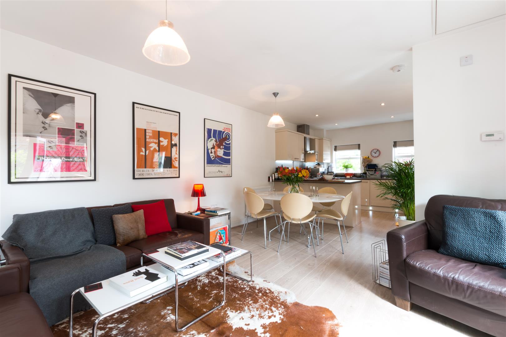 Flat Ashley Road in Walton-on-Thames