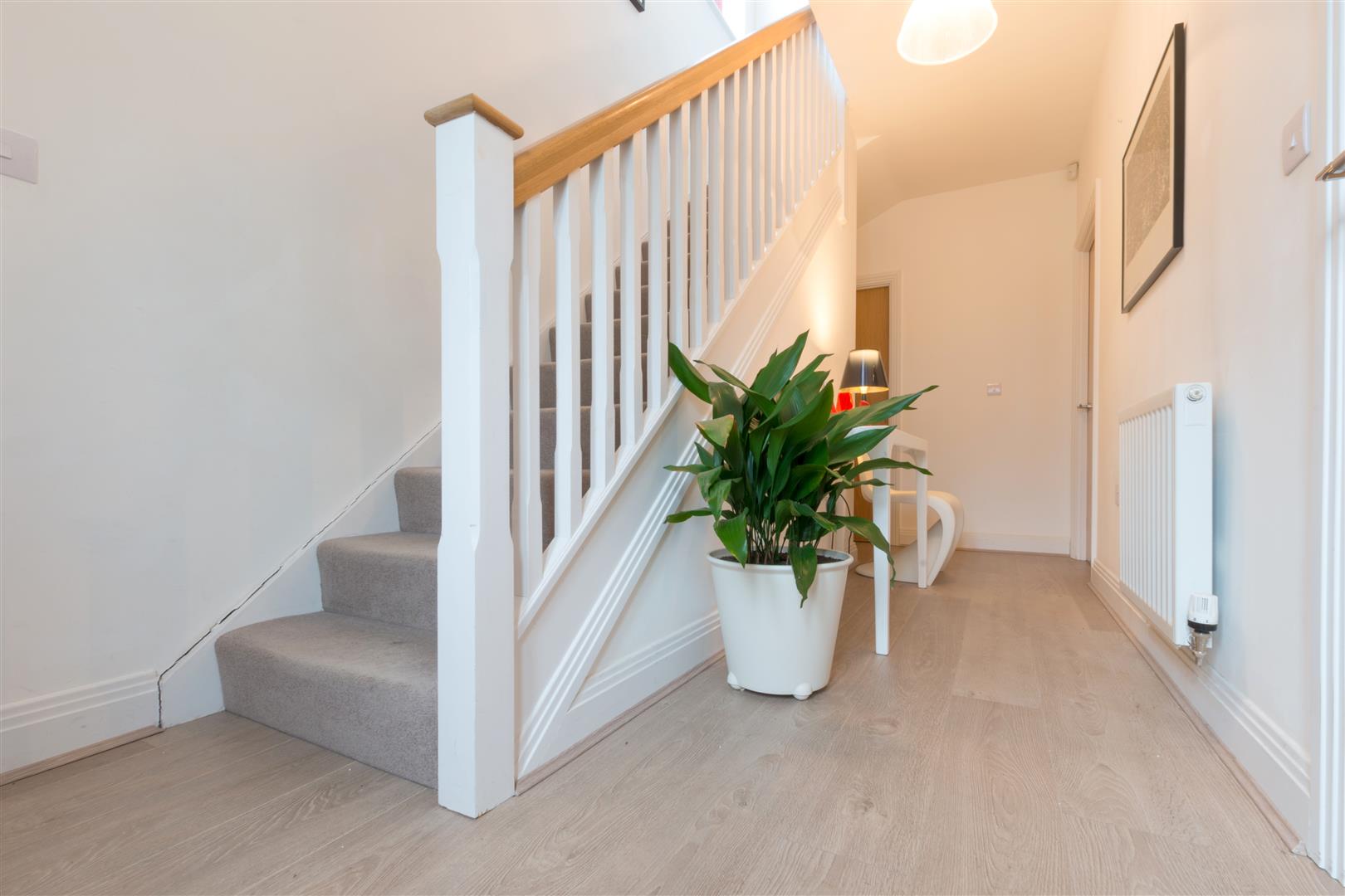 Flat Ashley Road in Walton-on-Thames