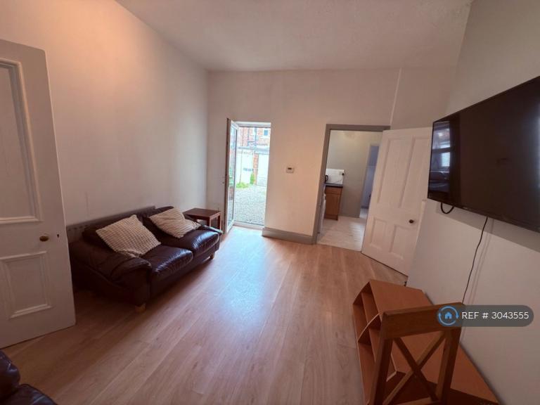 Flat Tavistock Road in Newcastle upon Tyne