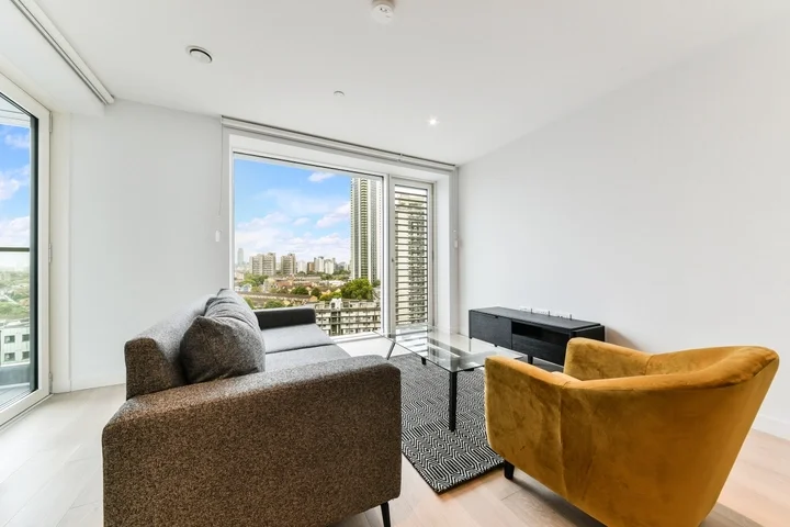 Flat Deacon Street in Greater London