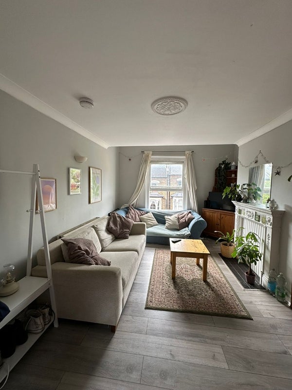 Flat Saltoun Road in London
