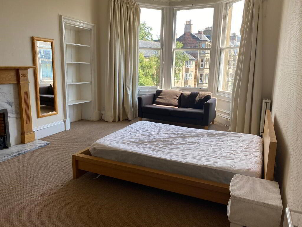 Room New Mart Road in City of Edinburgh