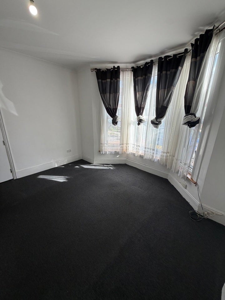 Room Arngask Road in Greater London