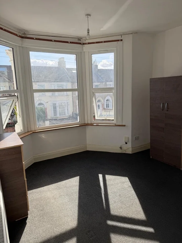Room Arngask Road in Greater London