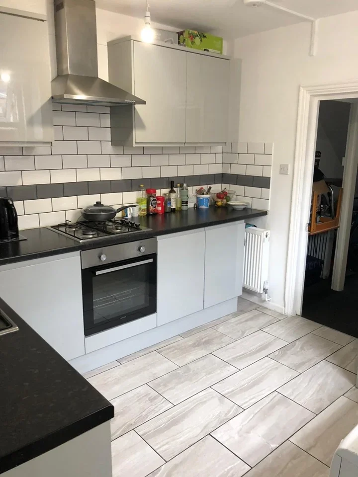 Room Arngask Road in Greater London