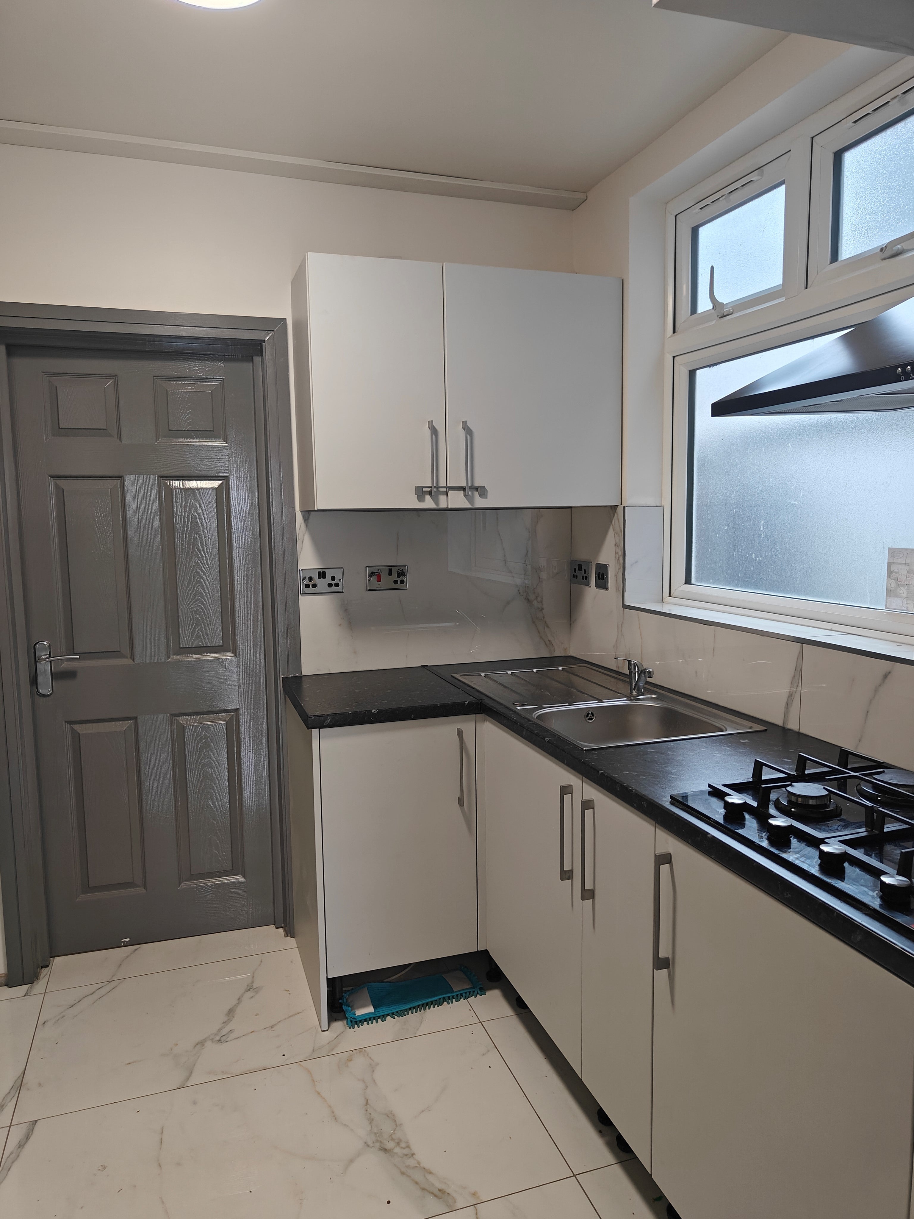 Flat Bulstrode Avenue in Greater London
