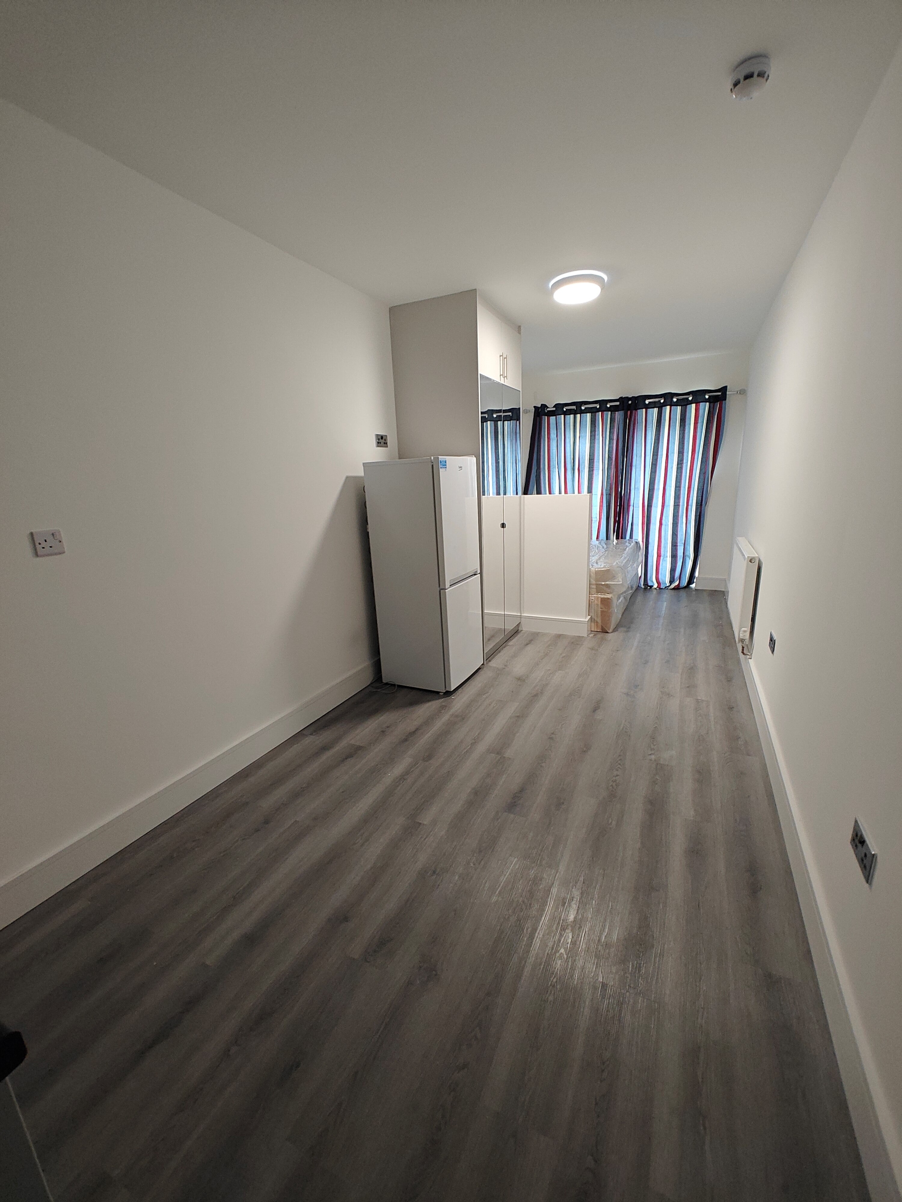Flat Bulstrode Avenue in Greater London