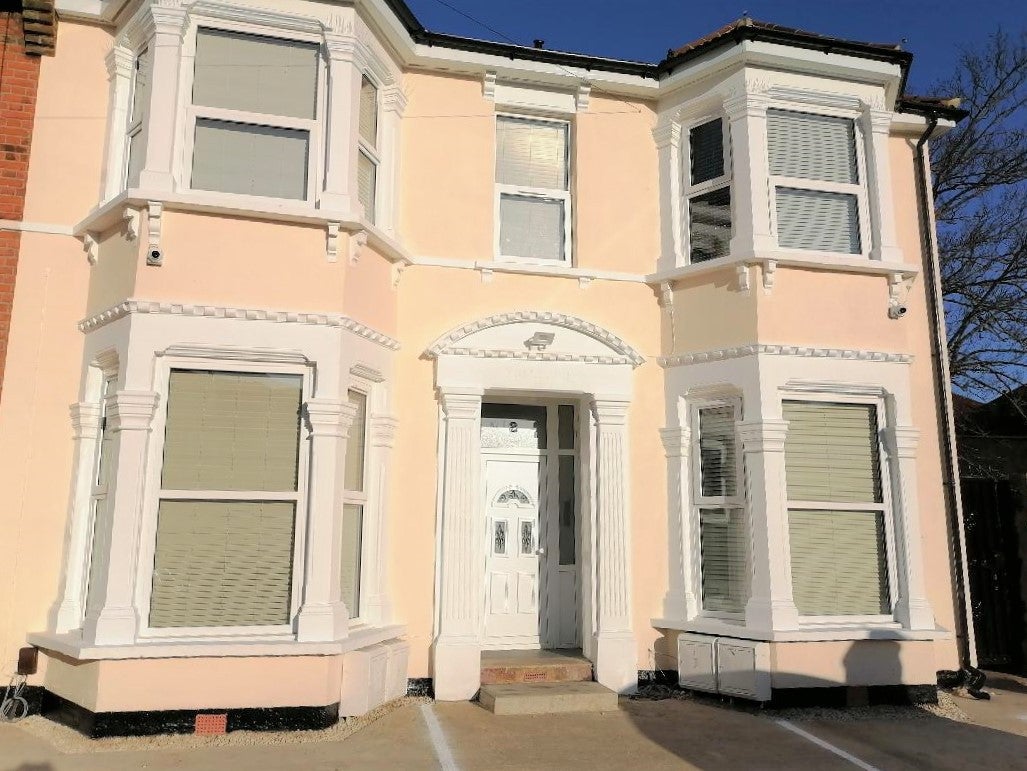 Flat Selborne Road in Greater London