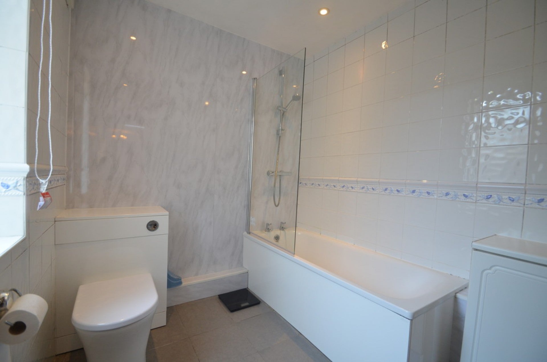Room Clarence Street in Borough of Runnymede