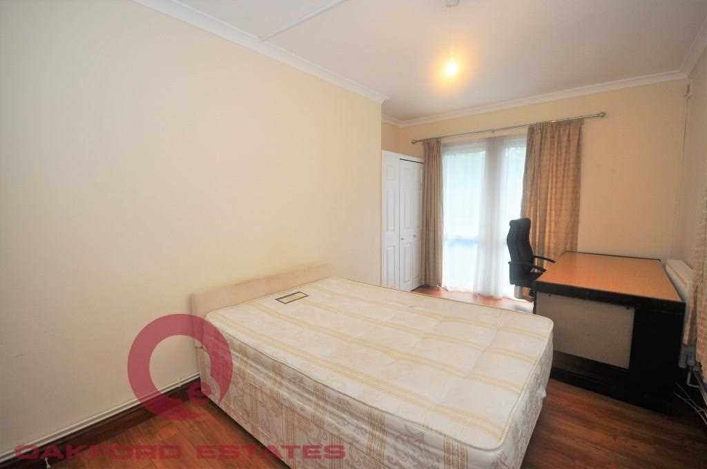 Flat Burbage Close in Greater London