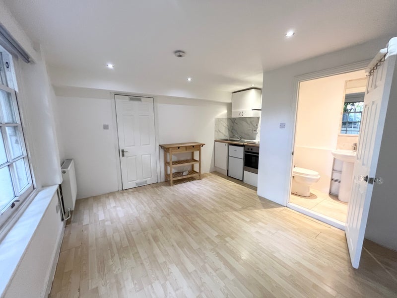 Room Merton Road in Greater London