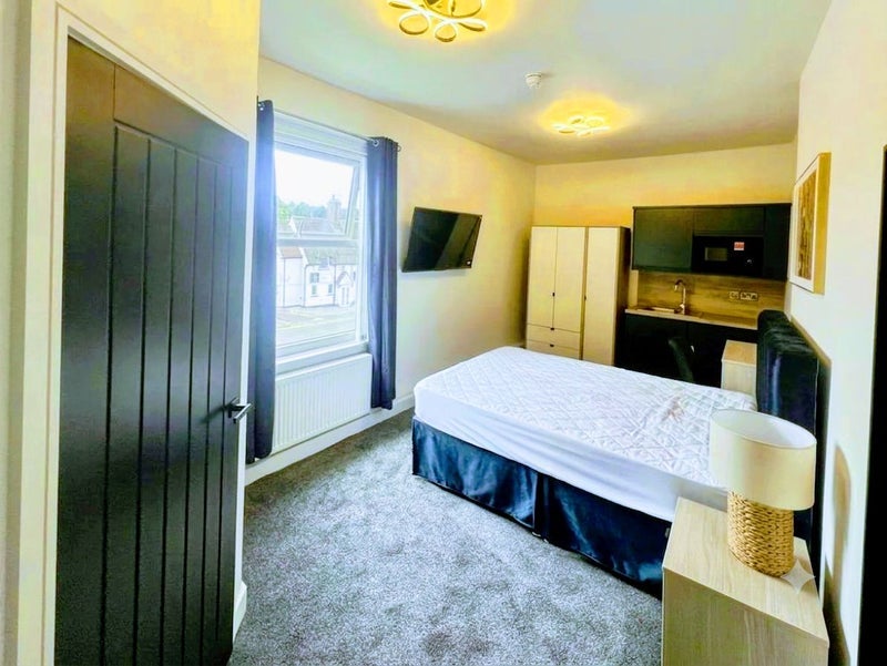 Room London Road in Newcastle-under-Lyme
