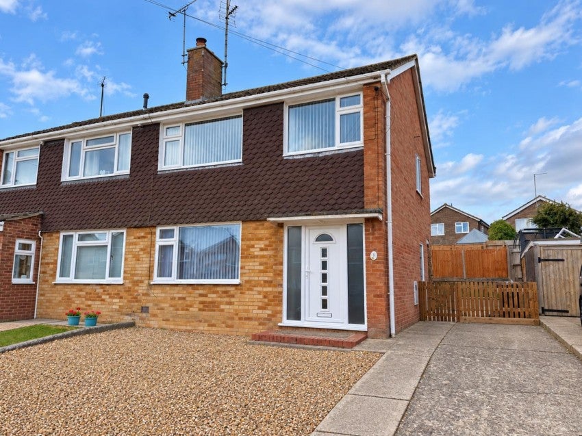 House Georges Avenue in Bugbrooke