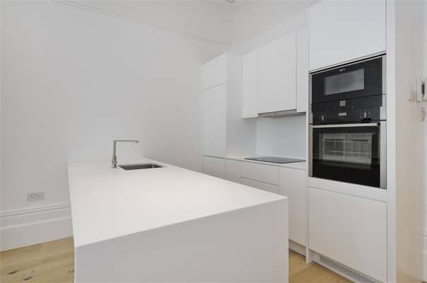Flat Lancaster Gate in City of Westminster
