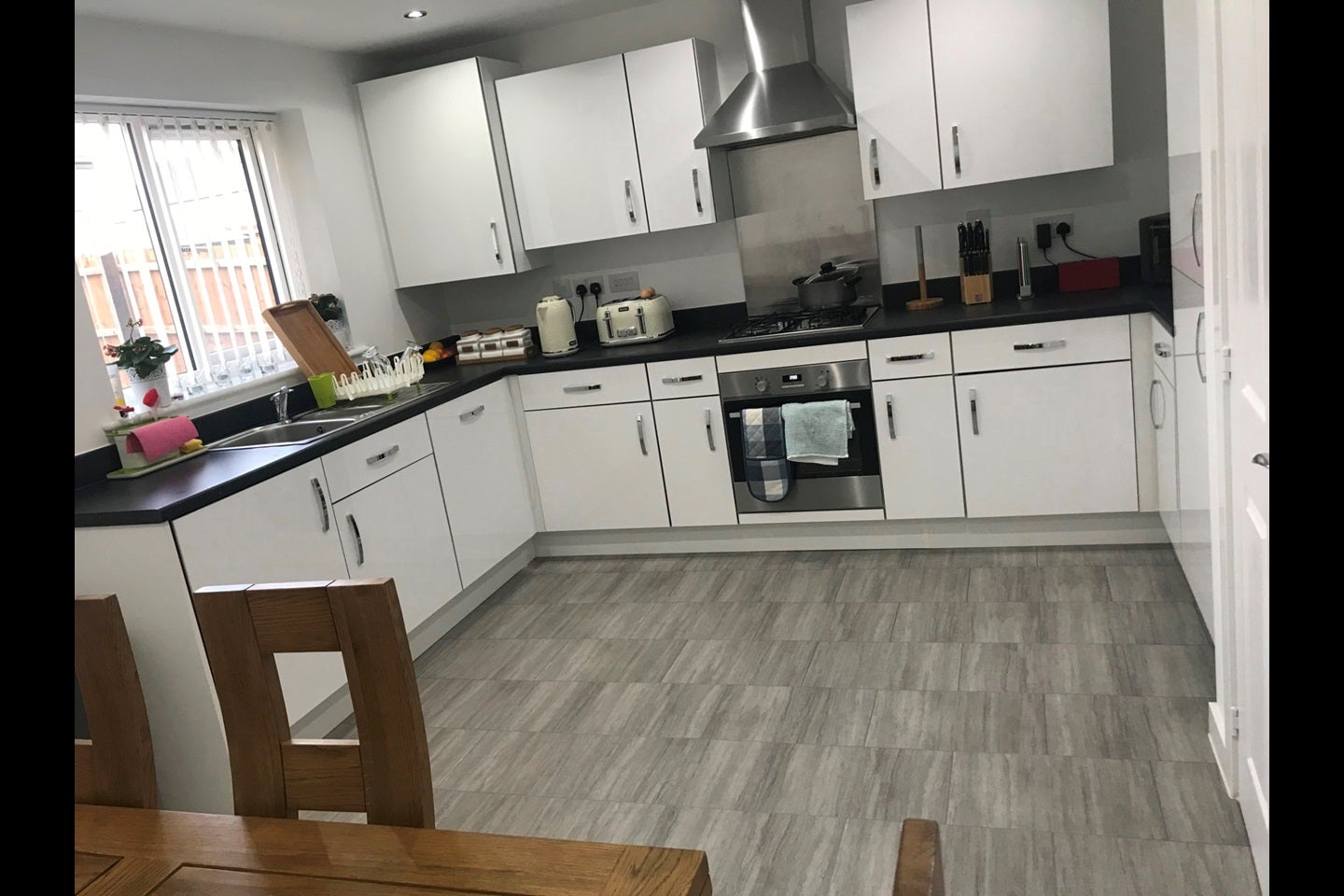 Room Weedon Road in Upton