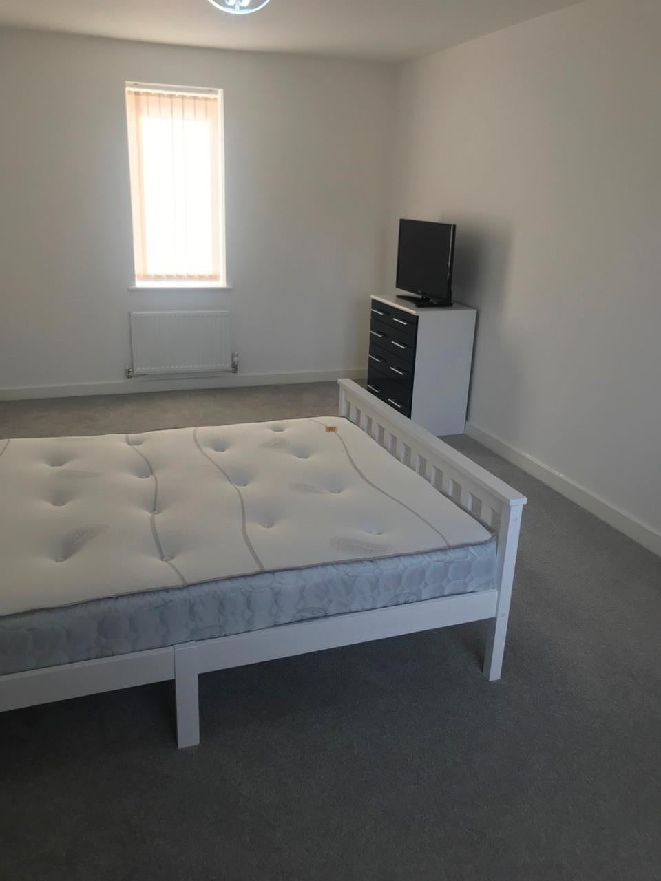 Room Weedon Road in Upton