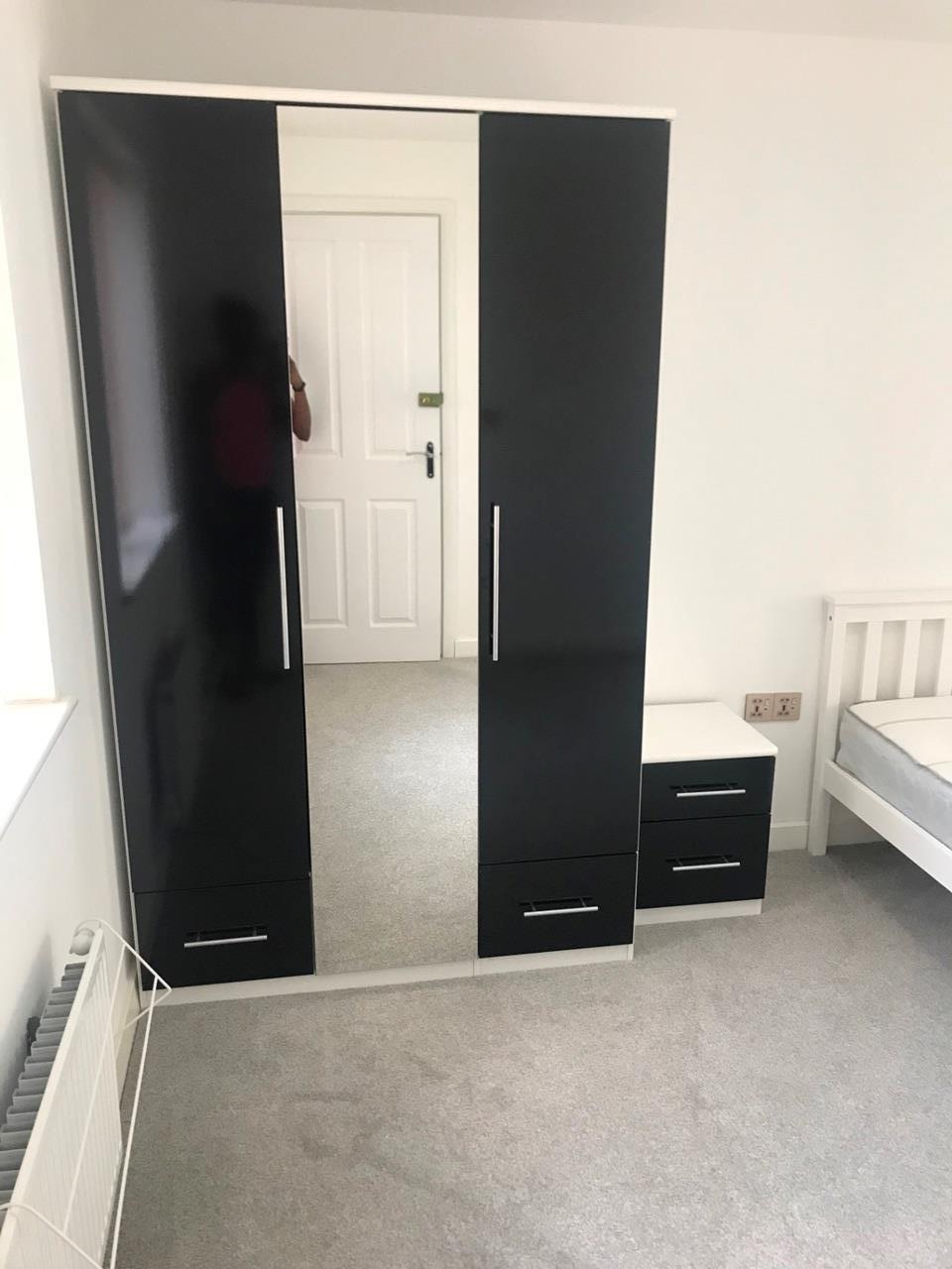 Room Weedon Road in Upton